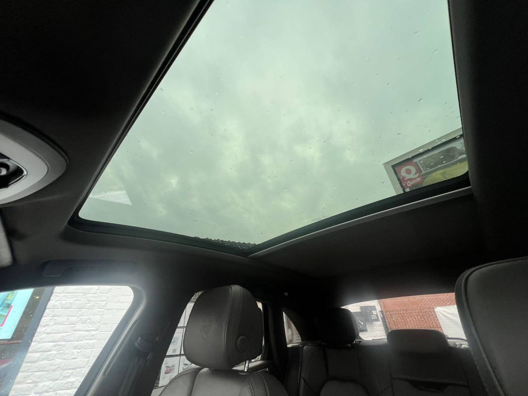 Porsche Macan — 18