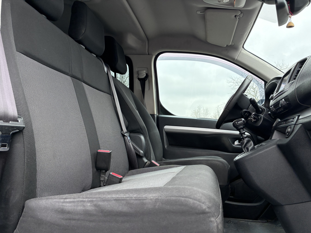 Peugeot Traveller — 12