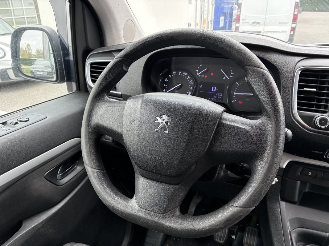 Peugeot Traveller — 16