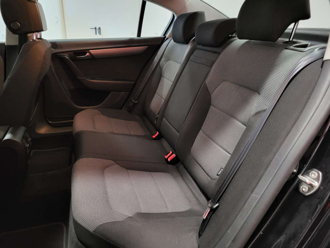 Volkswagen Passat — 13