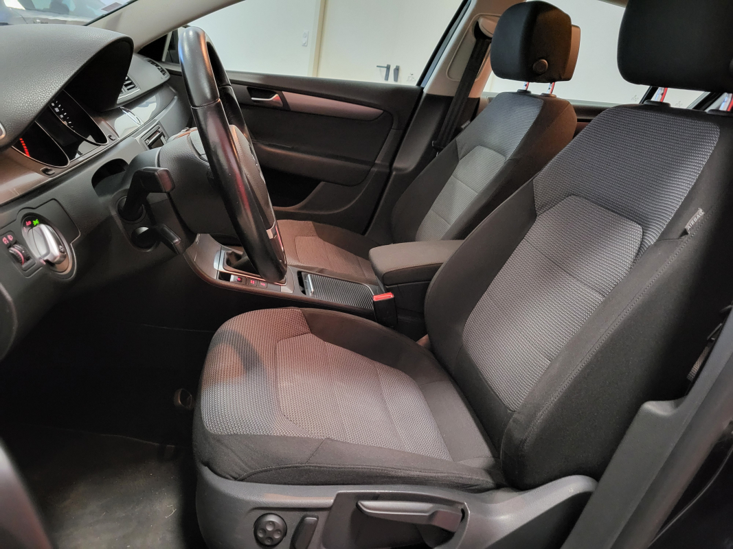 Volkswagen Passat — 12
