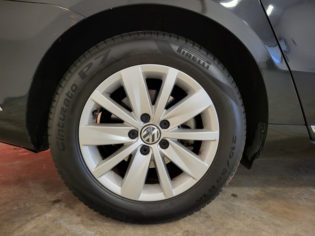 Volkswagen Passat — 26