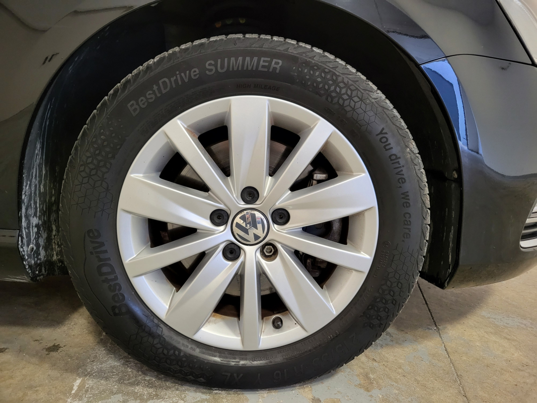 Volkswagen Passat — 11