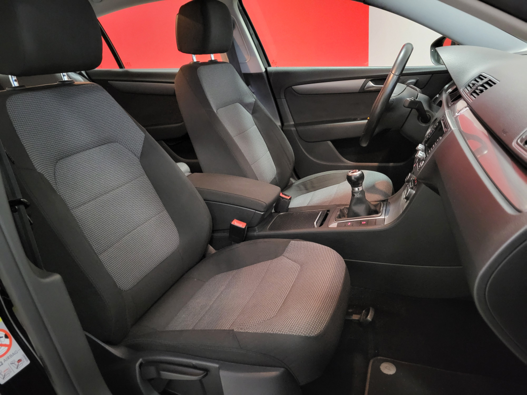Volkswagen Passat — 23