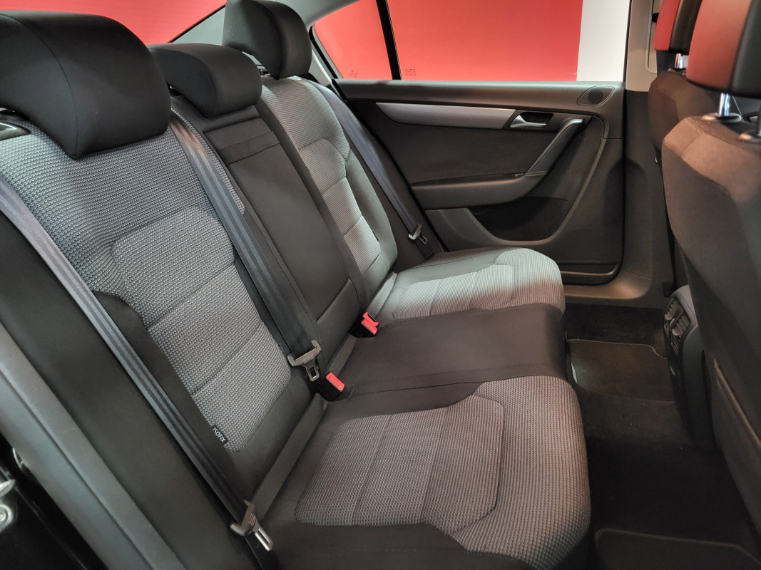 Volkswagen Passat — 24