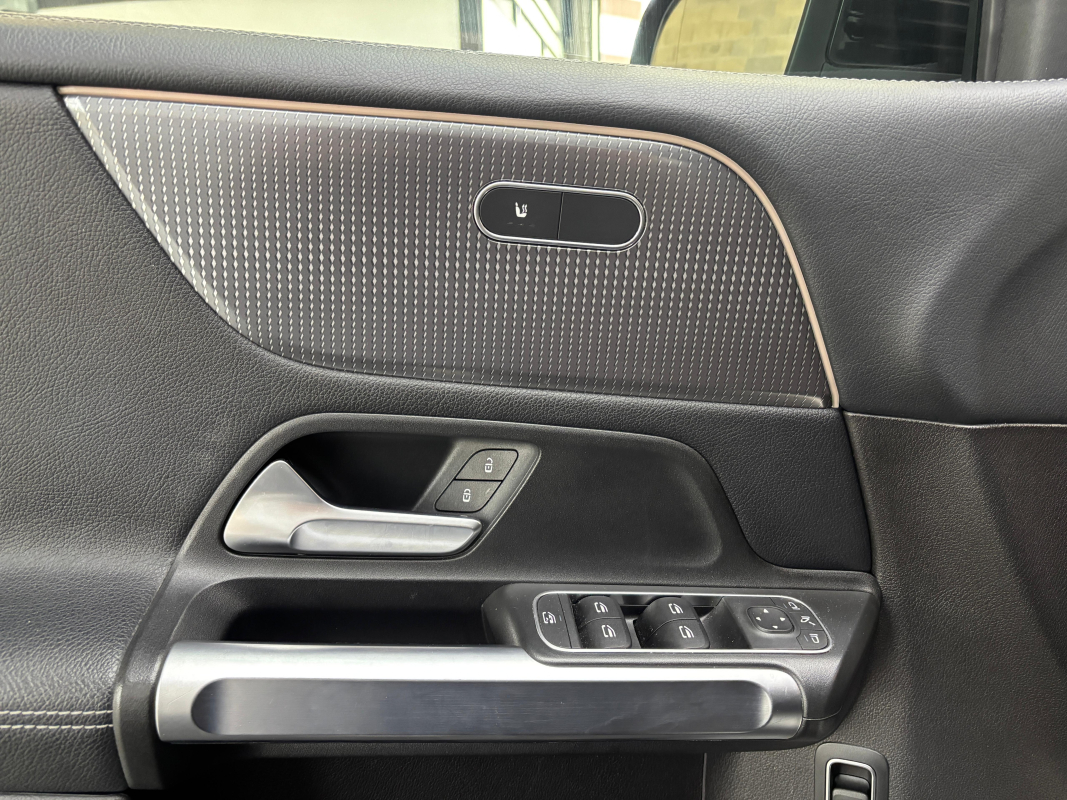 Mercedes GLB — 19