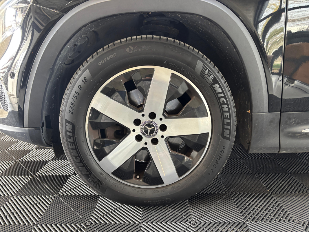 Mercedes GLB — 24