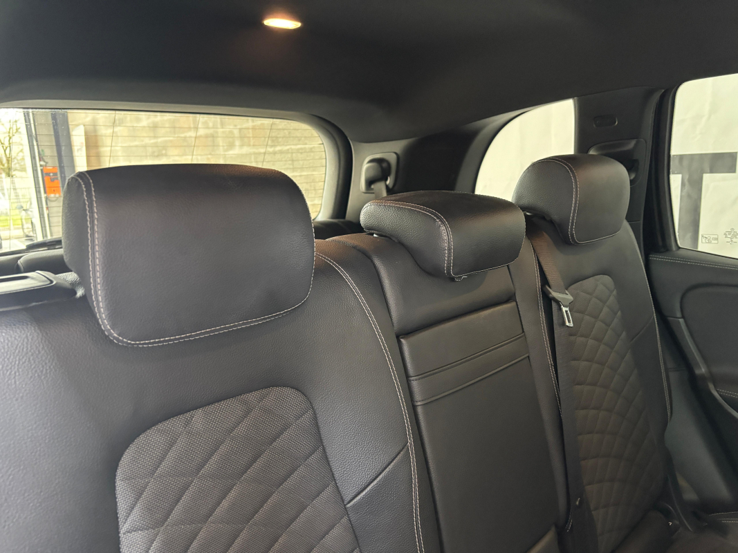 Mercedes GLB — 12