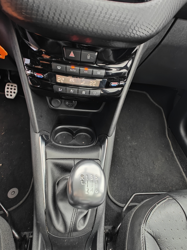 Peugeot 208 — 28