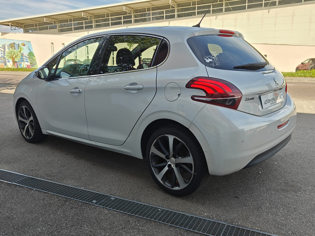 Peugeot 208 — 5