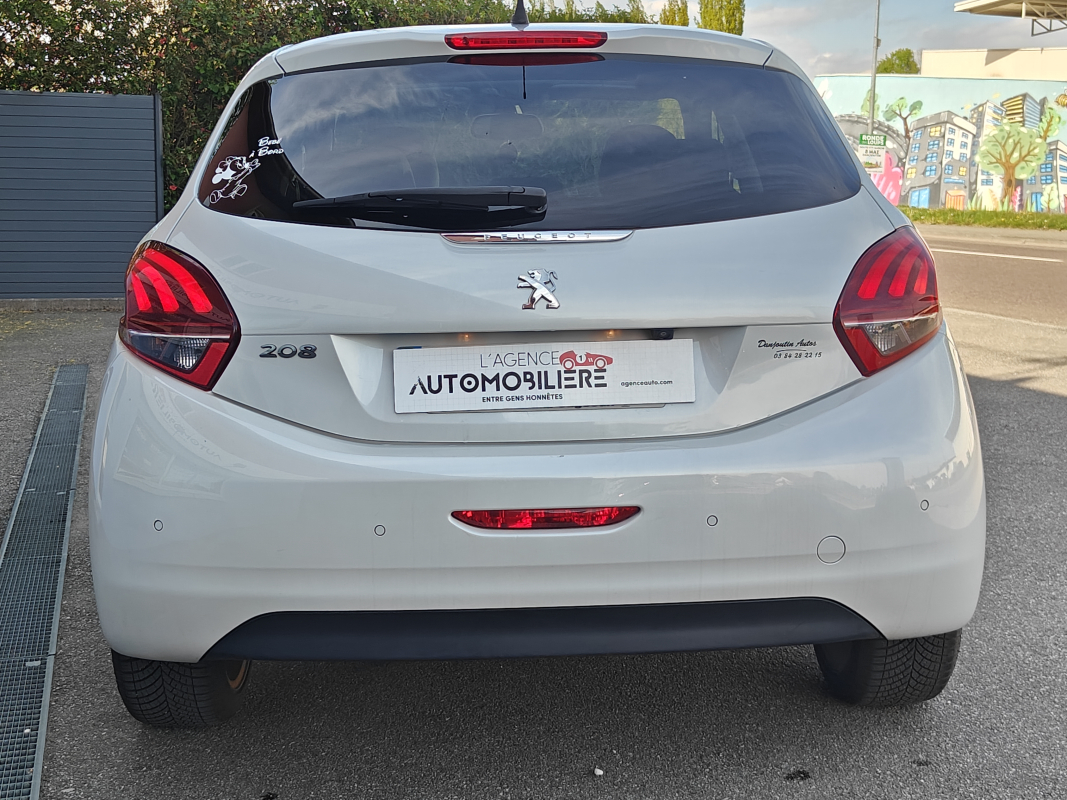 Peugeot 208 — 6