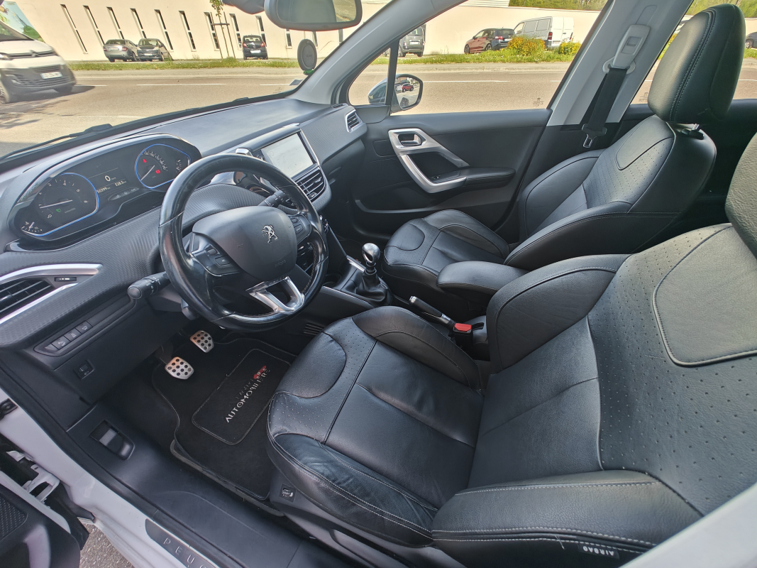 Peugeot 208 — 11