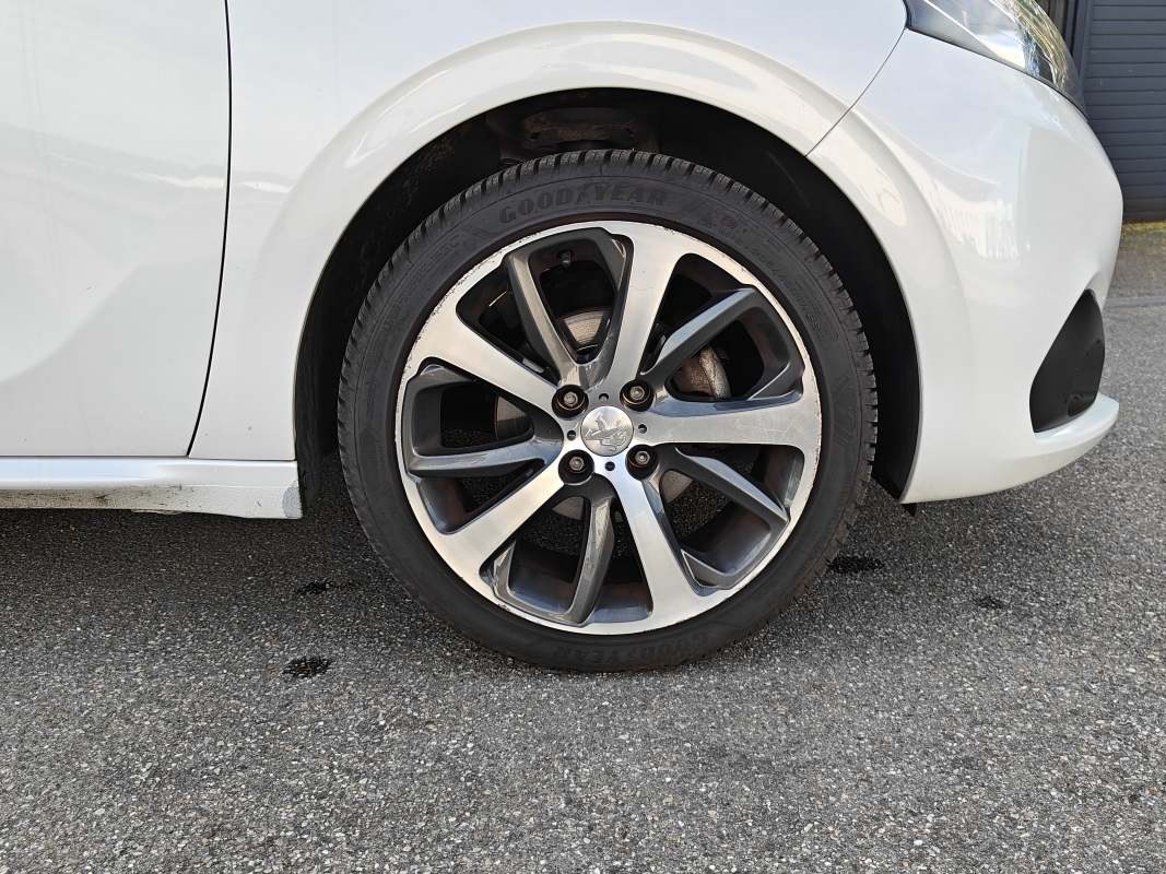 Peugeot 208 — 9