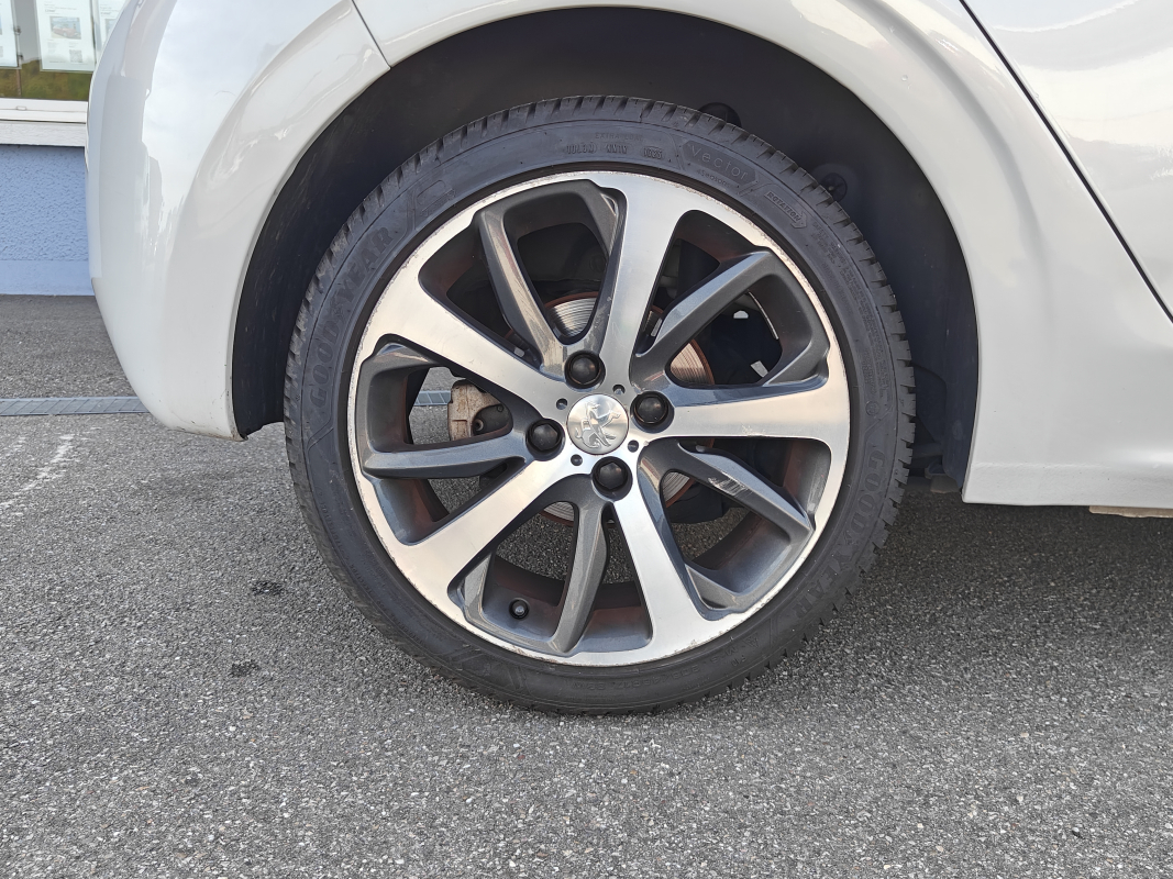 Peugeot 208 — 37
