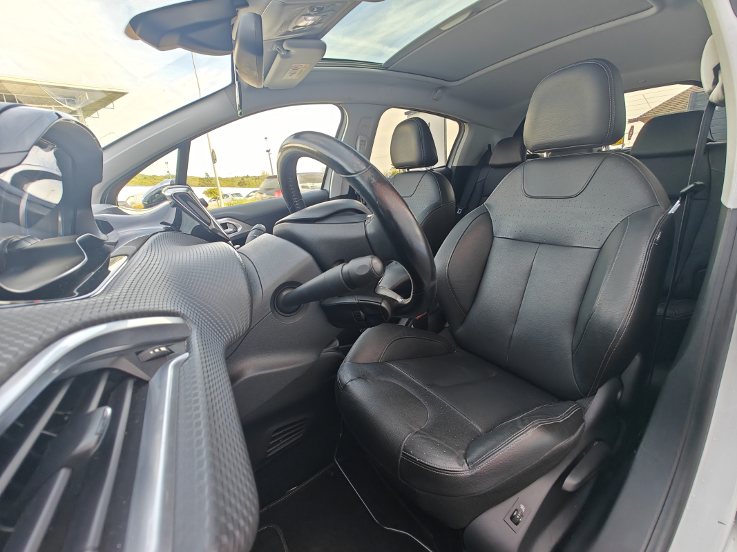 Peugeot 208 — 10