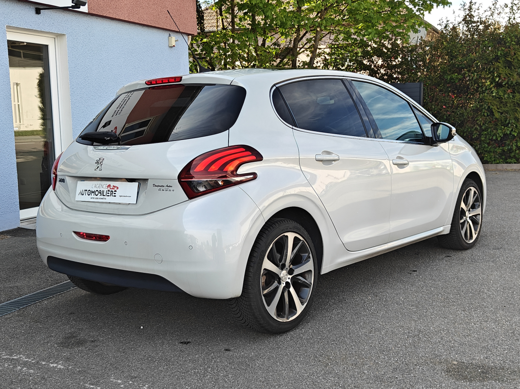 Peugeot 208 — 7