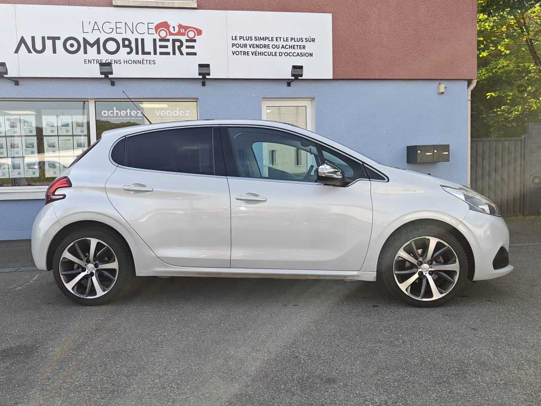 Peugeot 208 — 8