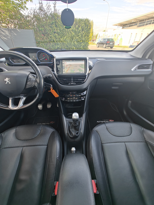 Peugeot 208 — 17