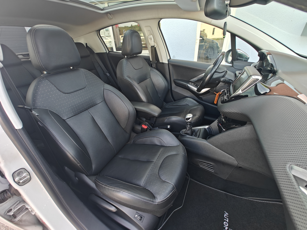 Peugeot 208 — 15