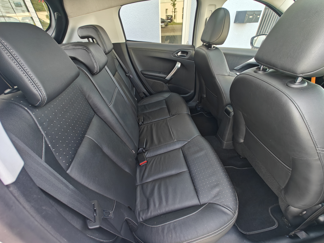 Peugeot 208 — 14