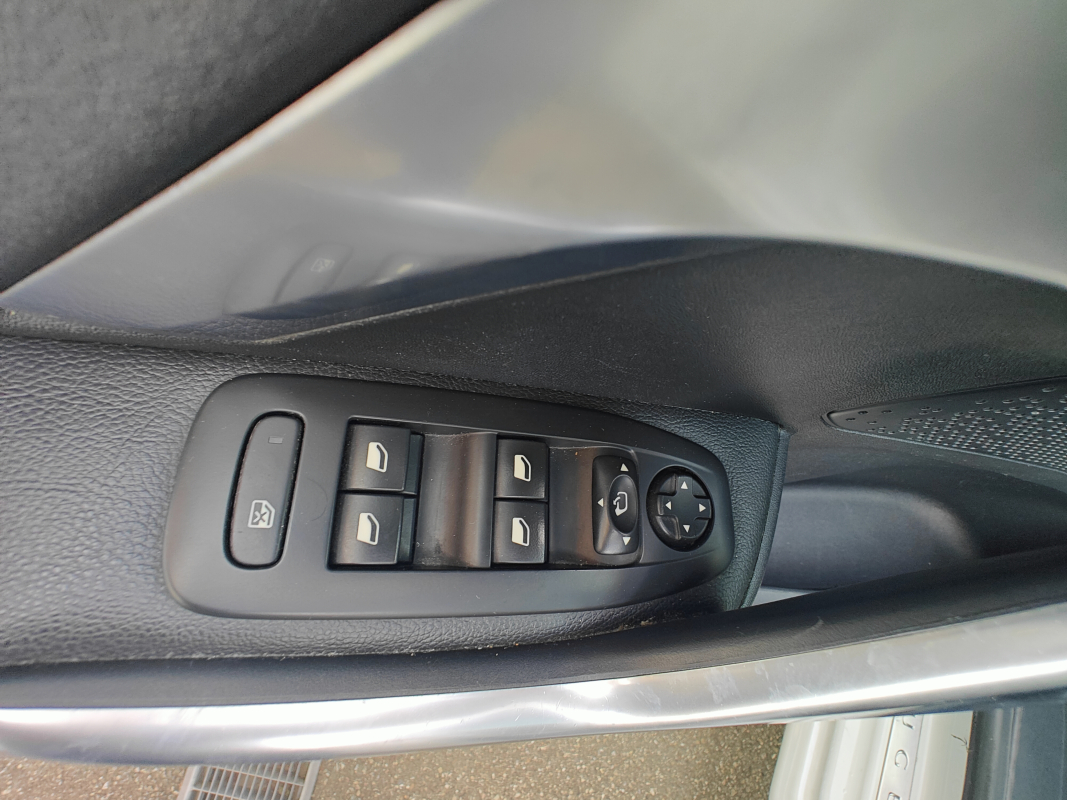 Peugeot 208 — 32