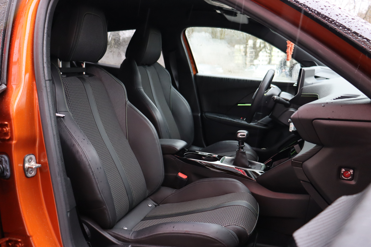Peugeot 2008 — 8