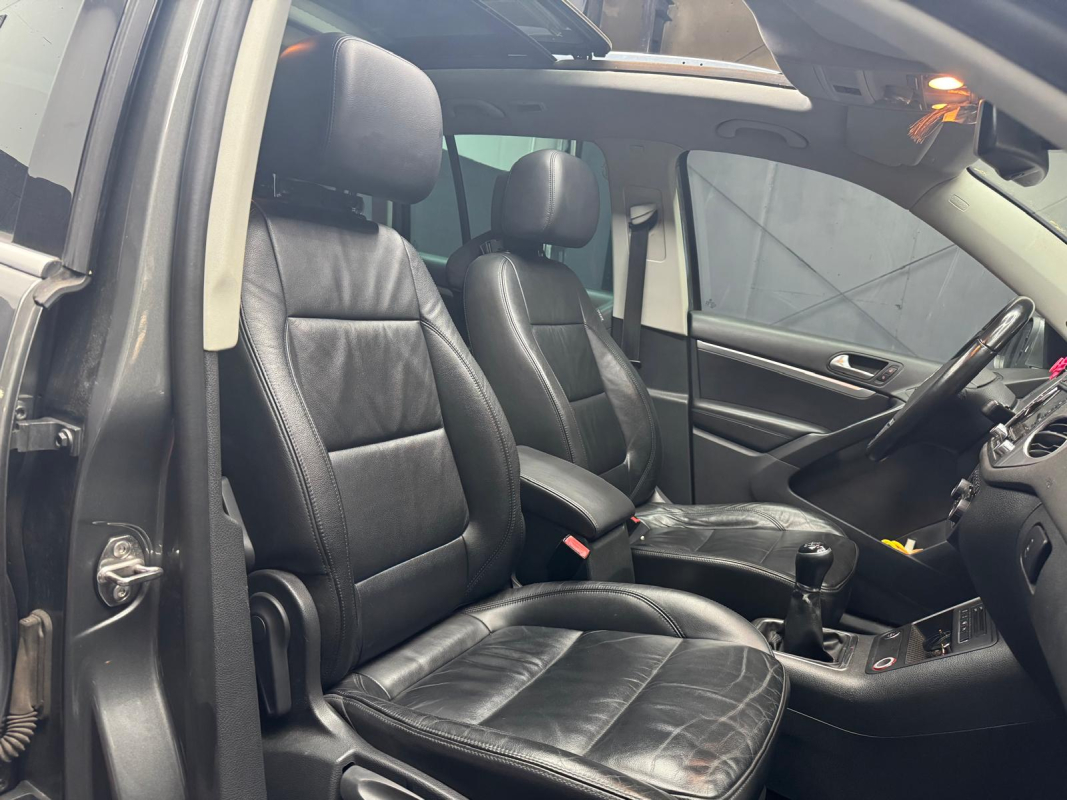 Volkswagen Tiguan — 11