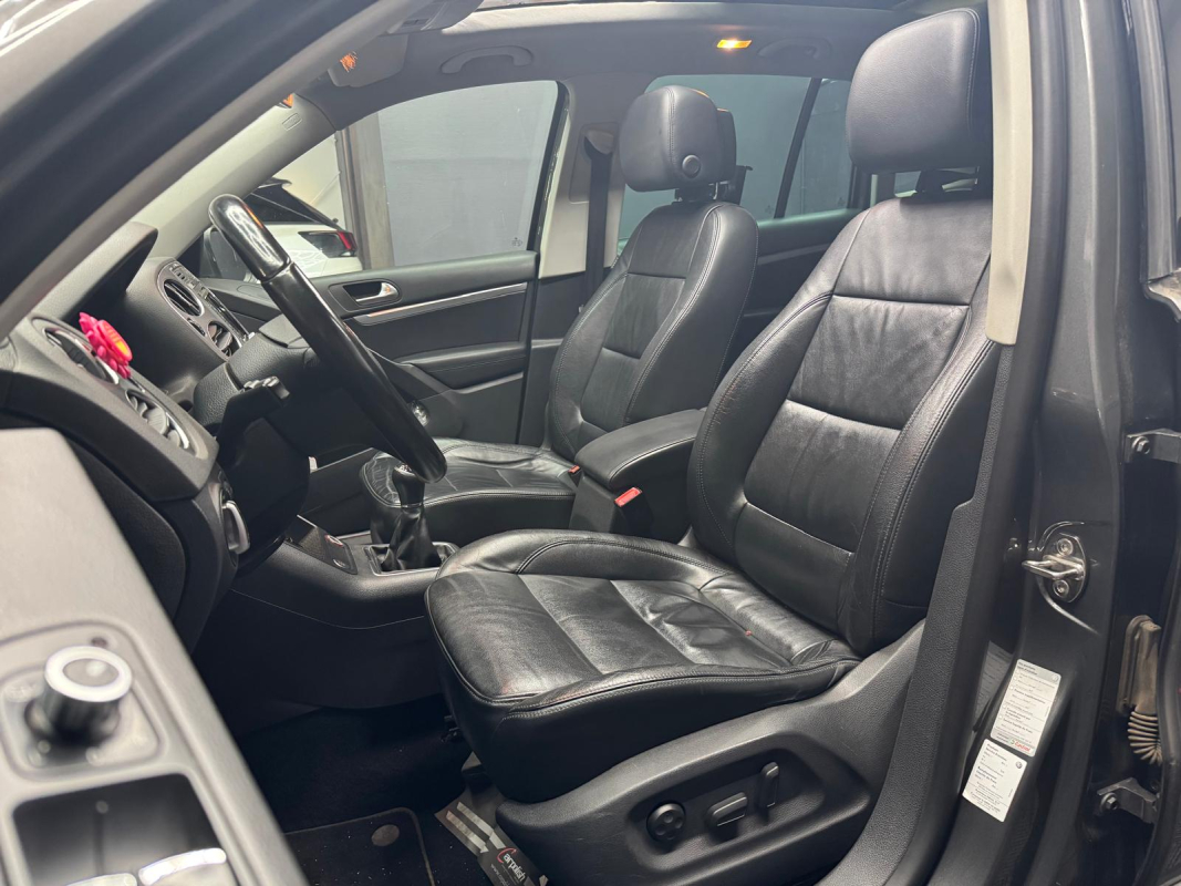 Volkswagen Tiguan — 12
