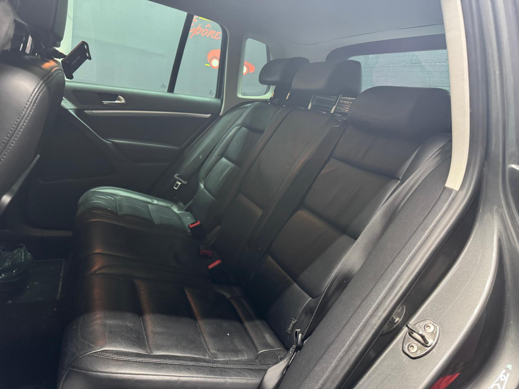 Volkswagen Tiguan — 14
