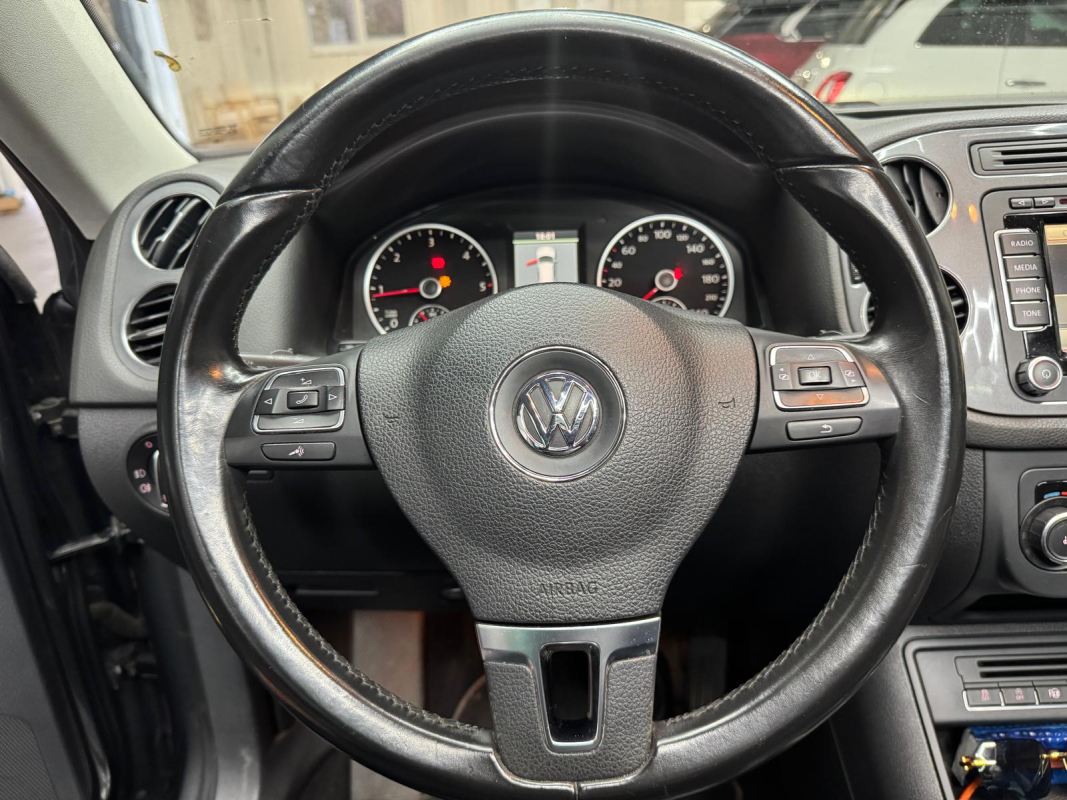 Volkswagen Tiguan — 17