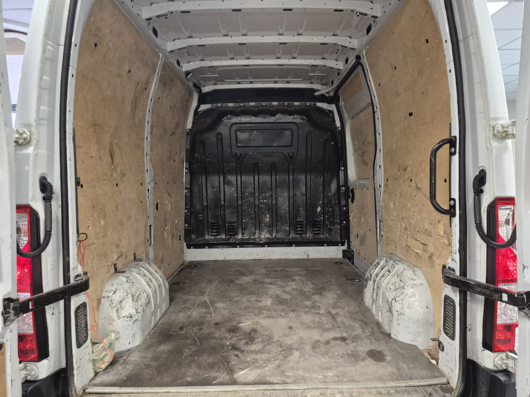Renault Master — 25