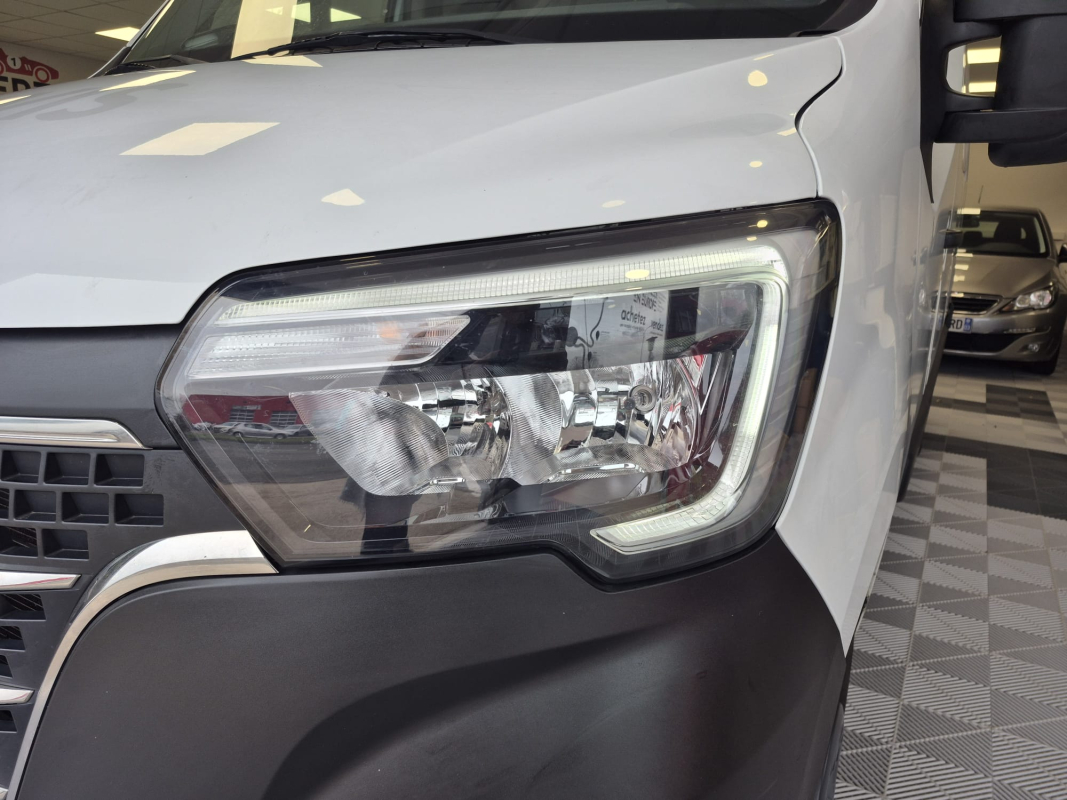 Renault Master — 10