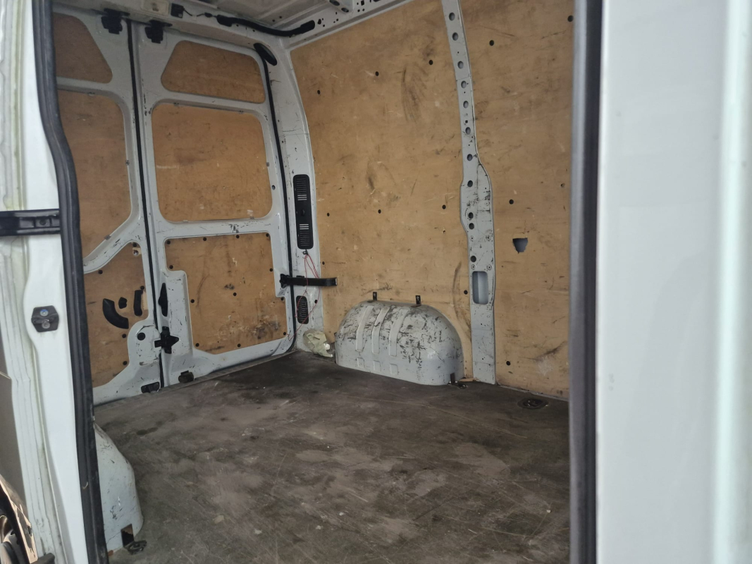 Renault Master — 24