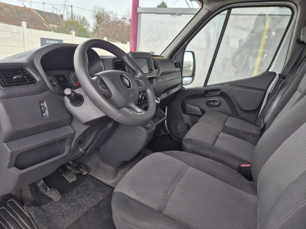 Renault Master — 12