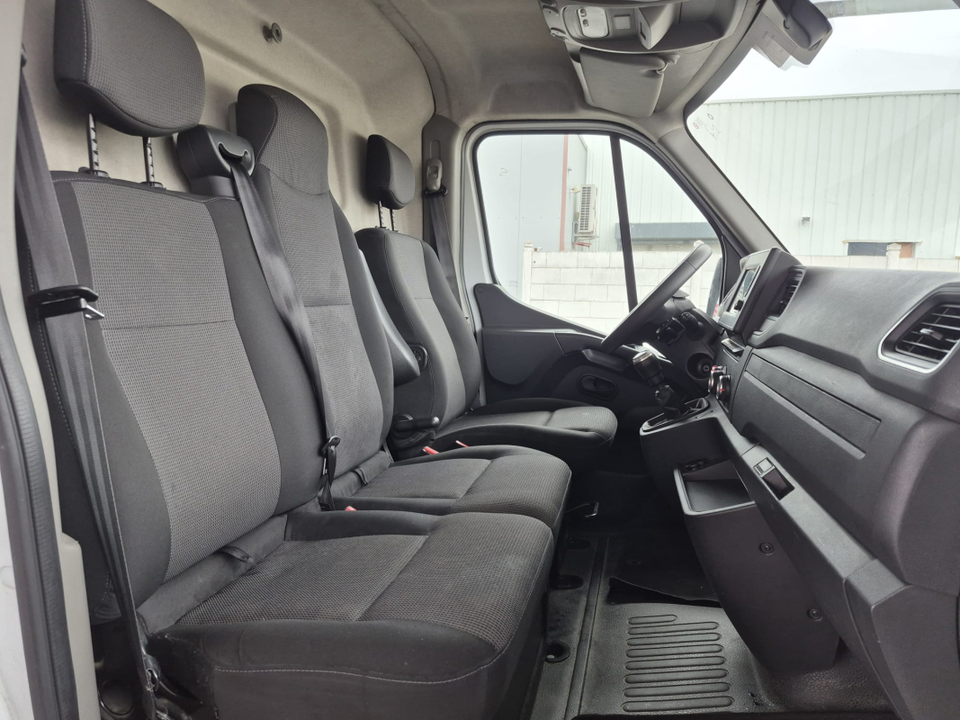Renault Master — 19