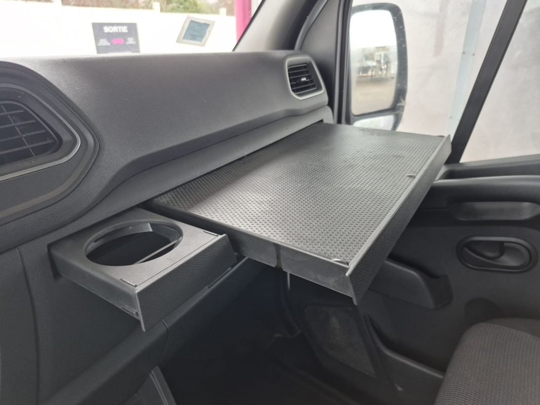 Renault Master — 23
