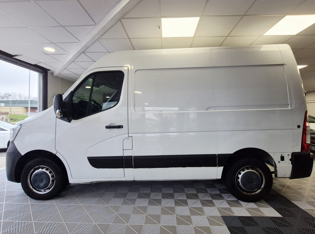 Renault Master — 9
