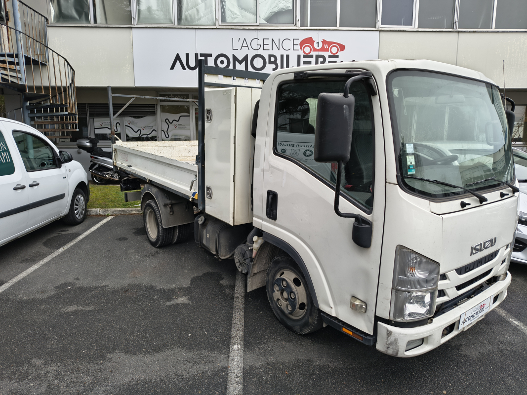 Isuzu M21