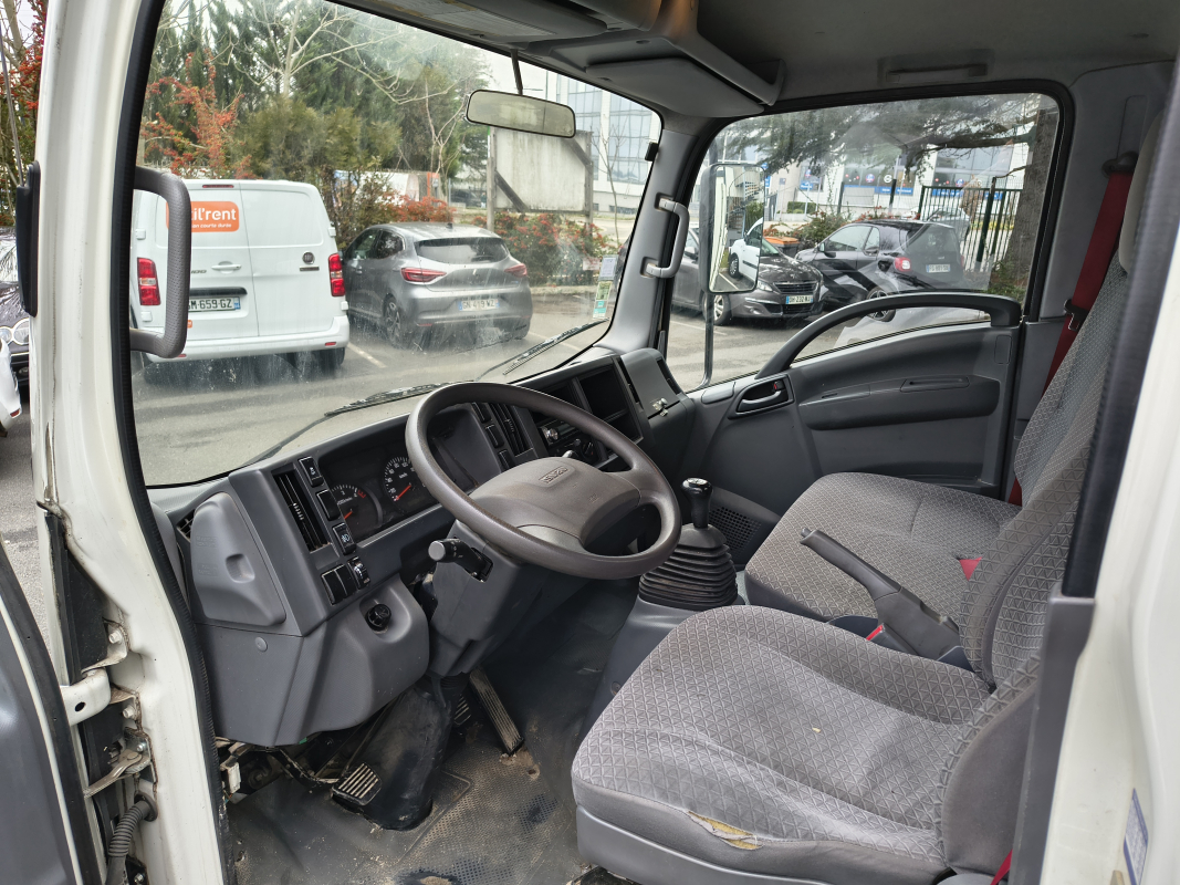 Isuzu M21 — 9