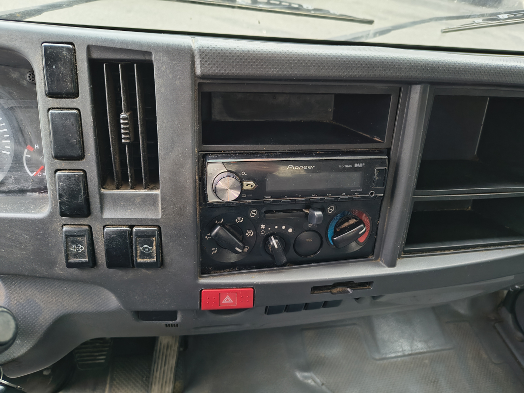 Isuzu M21 — 13