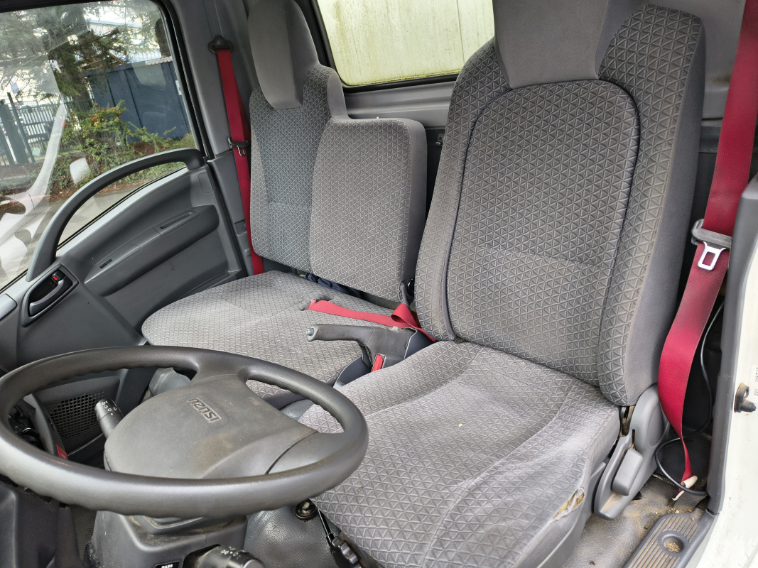 Isuzu M21 — 11