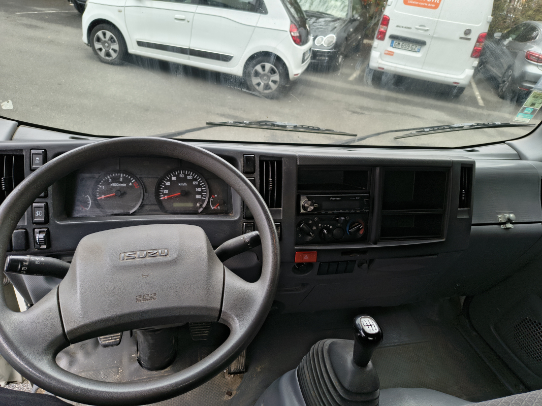Isuzu M21 — 12