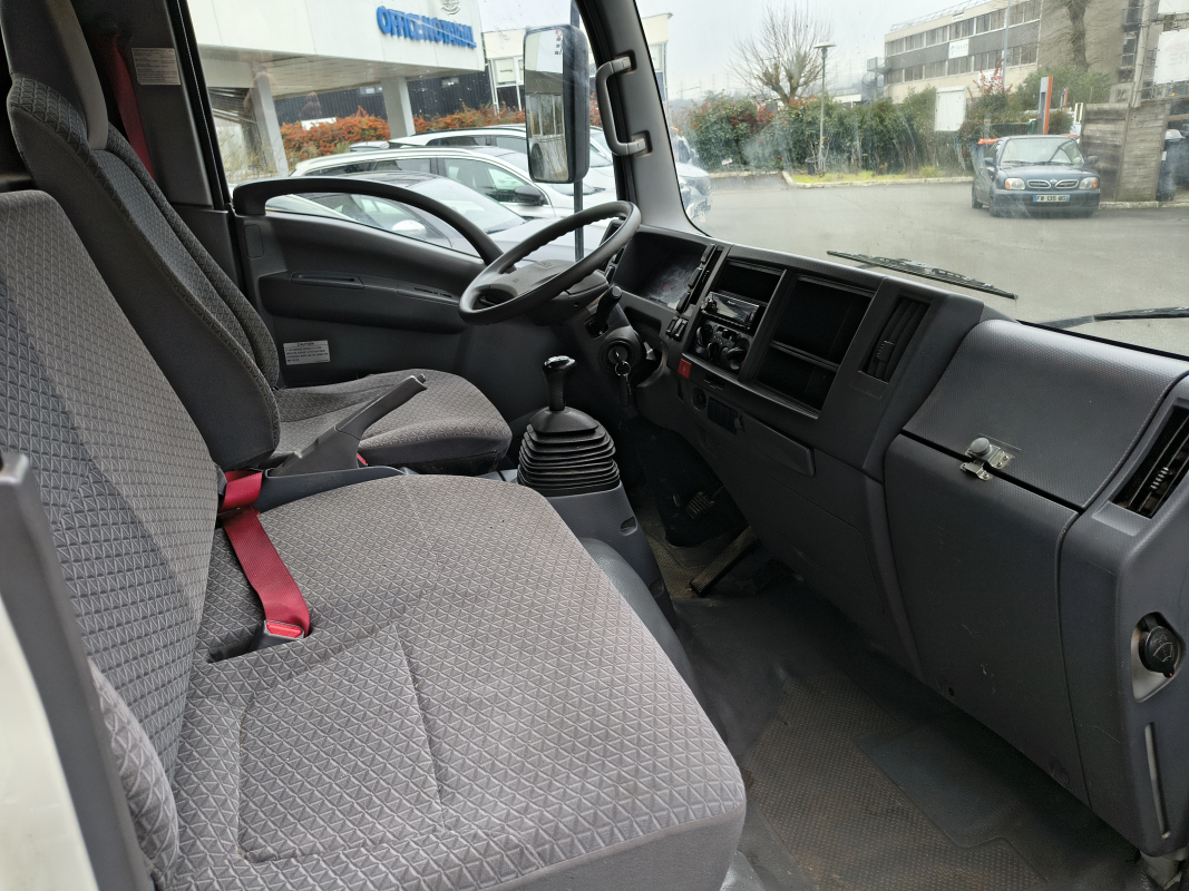Isuzu M21 — 14