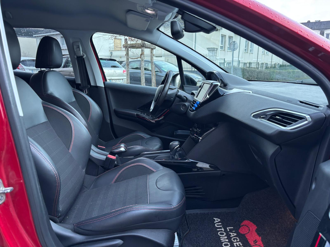 Peugeot 2008 — 12