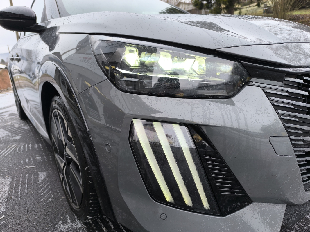 Peugeot 208 — 10