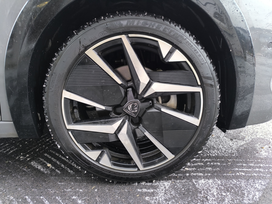 Peugeot 208 — 12