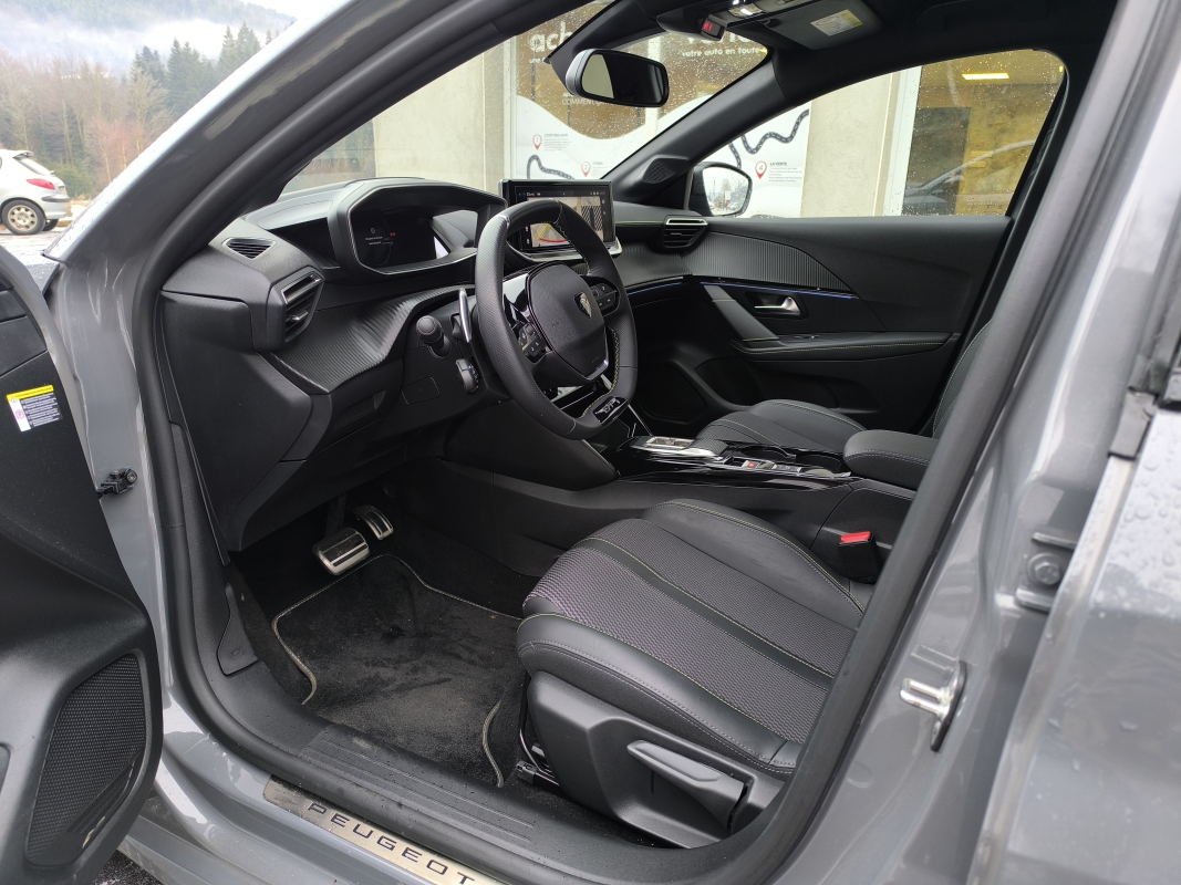 Peugeot 208 — 15
