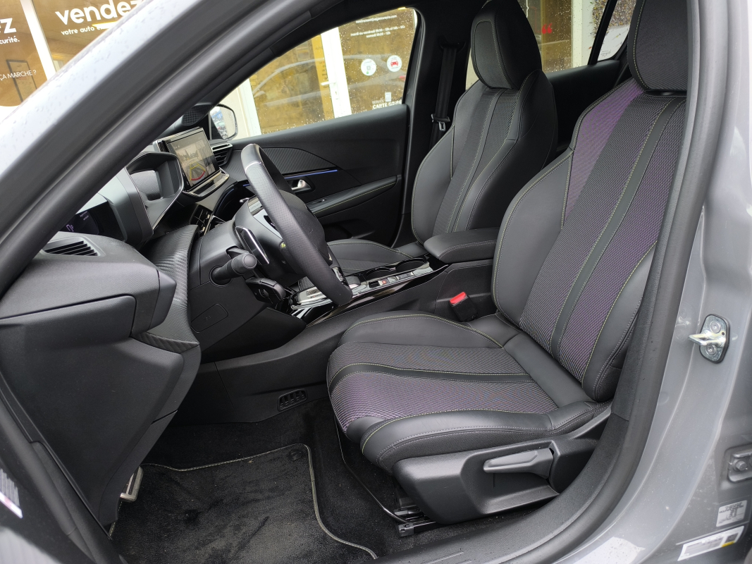 Peugeot 208 — 17