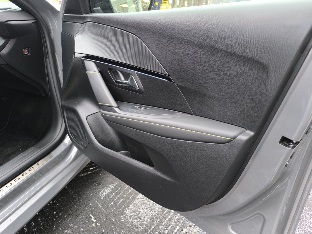 Peugeot 208 — 29