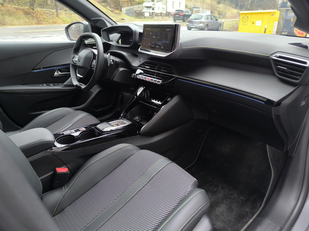Peugeot 208 — 30